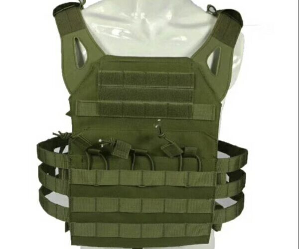 How do manufacturers make body armor lightweight and durable?